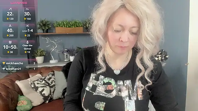 JesiaFoxi online show from February 10, 2026, 8:13 pm