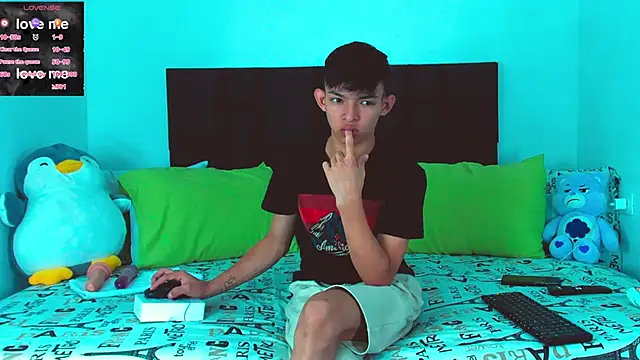 Snapshot of Tonny_twink_ chatting on February 9, 2025, 8:11 am Tonny twink  online show from February 9, 2025, 8:11 am