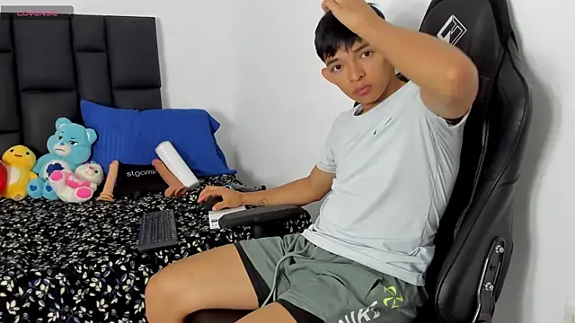 Tonny twink  online show from July 6, 2026, 1:35 am