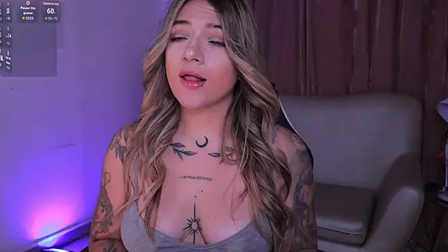 ashleyvalirya online show from November 6, 2025, 3:51 am