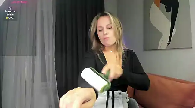  cometoseeme  online show from December 8, 2024, 4:50 pm