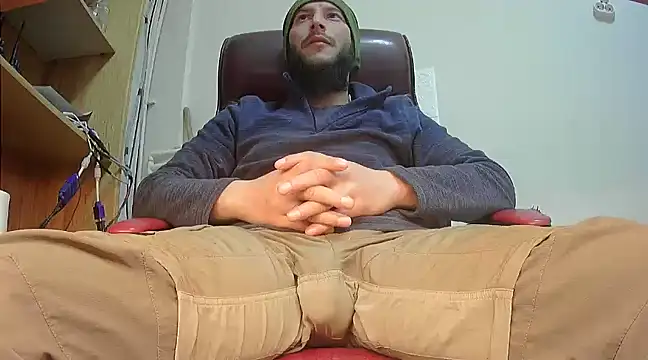 Snapshot of hardbigcock16 chatting on February 5, 2025, 6:13 am hardbigcock16 online show from February 5, 2025, 6:13 am