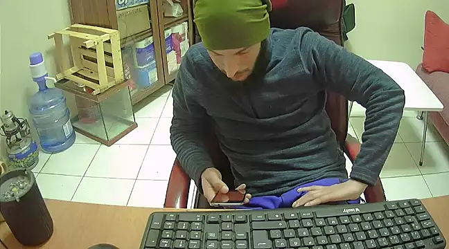 Snapshot of hardbigcock16 chatting on February 6, 2025, 9:22 am hardbigcock16 online show from February 6, 2025, 9:22 am