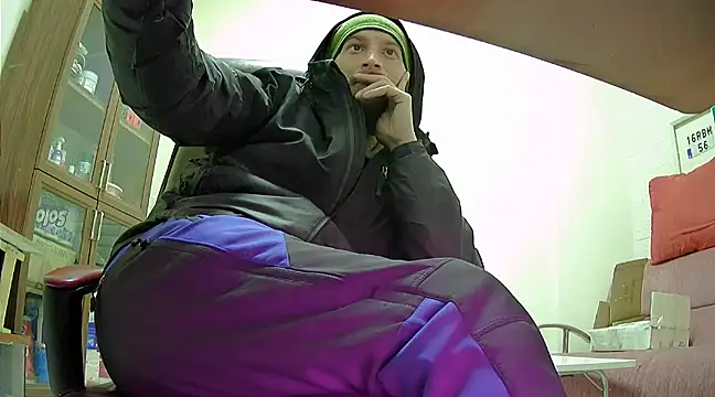 Snapshot of hardbigcock16 chatting on February 13, 2025, 1:37 pm hardbigcock16 online show from February 13, 2025, 1:37 pm