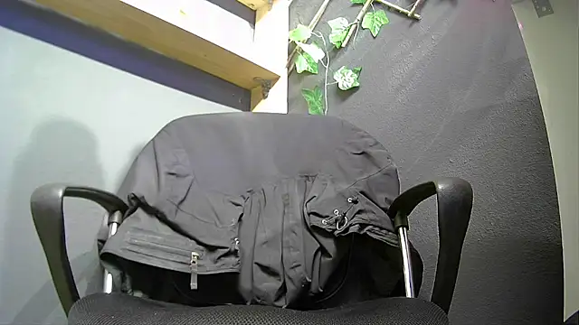 Snapshot of hardbigcock16 chatting on October 18, 2025, 6:48 am hardbigcock16 online show from October 18, 2025, 6:48 am