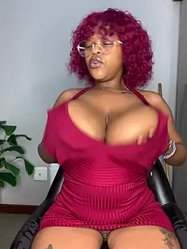 Snapshot of Boobylicious_BB chatting on February 3, 2026, 5:49 am Boobylicious BB online show from February 3, 2026, 5:49 am