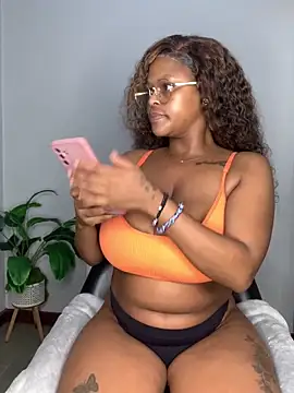 Snapshot of Boobylicious_BB chatting on February 9, 2026, 9:13 am Boobylicious BB online show from February 9, 2026, 9:13 am