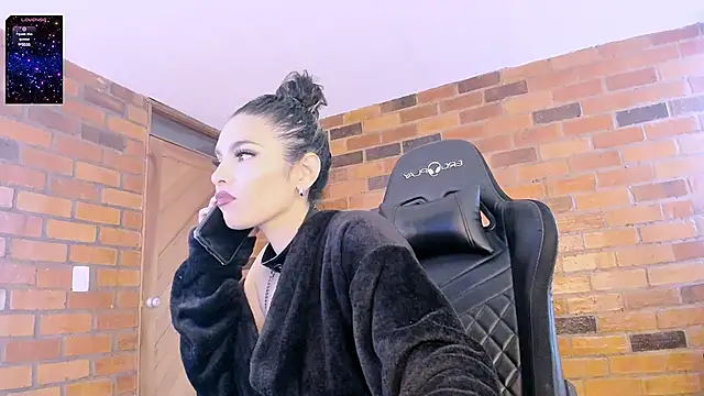 paulinabarnett- online show from December 28, 2024, 8:58 pm