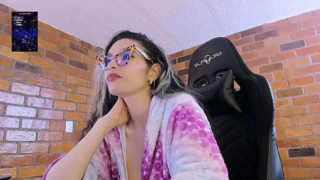 paulinabarnett- online show from January 18, 2025, 3:49 pm