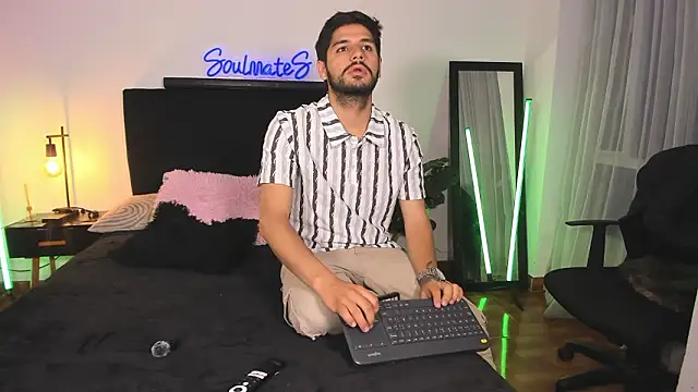 Snapshot of -soulmate-s chatting on January 19, 2026, 1:15 pm -soulmate-s online show from January 19, 2026, 1:15 pm