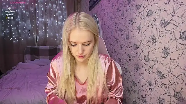 Snapshot of Healing__girl chatting on December 23, 2024, 6:44 am Healing  girl online show from December 23, 2024, 6:44 am