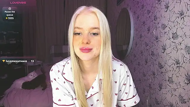 Snapshot of Healing__girl chatting on January 8, 2025, 10:48 am Healing  girl online show from January 8, 2025, 10:48 am