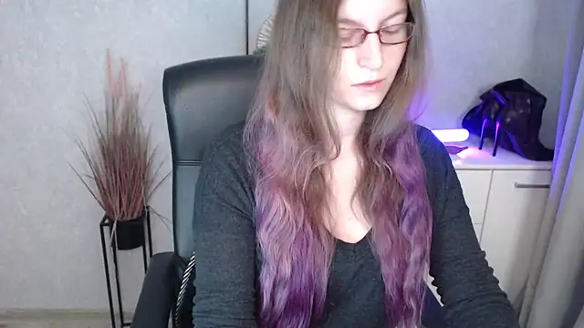 emmaxDelight online show from October 30, 2025, 6:37 am