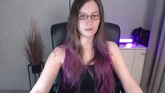 emmaxDelight online show from December 4, 2025, 7:17 am