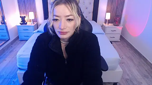 zoe jones13 online show from September 27, 2025, 3:33 am