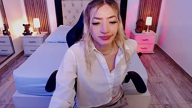 zoe jones13 online show from October 8, 2025, 3:15 am