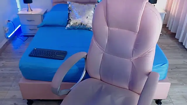 zoe jones13 online show from November 15, 2025, 3:15 am