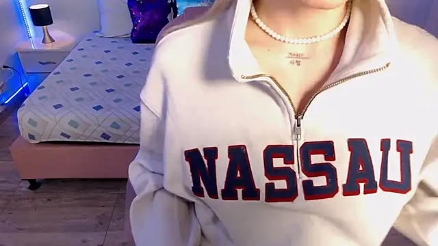 zoe jones13 online show from February 20, 2026, 3:36 am