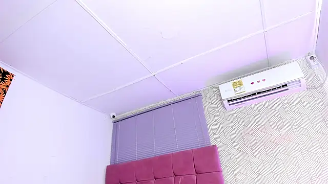 quianna  online show from March 14, 2025, 7:01 pm