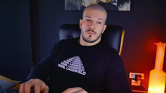 AngeloEric online show from January 21, 2025, 12:18 pm