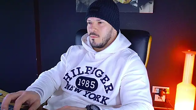 AngeloEric online show from January 28, 2025, 4:39 am