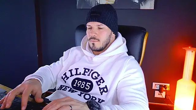 AngeloEric online show from January 28, 2025, 1:49 pm