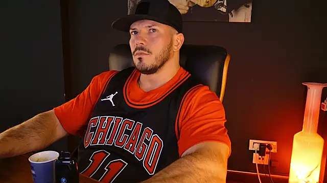 AngeloEric online show from November 11, 2025, 12:27 pm