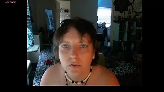 Snapshot of lover_bee2023 chatting on June 7, 2026, 1:04 pm lover bee2023 online show from June 7, 2026, 1:04 pm