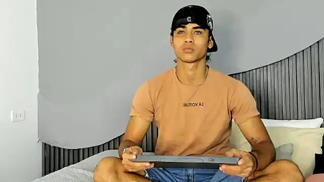 zander 2120 online show from December 6, 2024, 6:17 pm