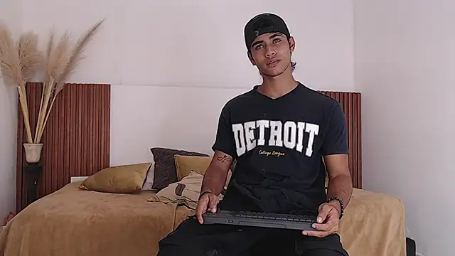 zander 2120 online show from December 13, 2024, 6:38 pm