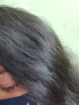 neelu-hoty online show from October 27, 2025, 8:29 am