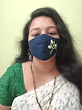 neelu-hoty online show from May 14, 2026, 11:39 am