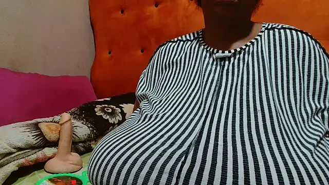 tinagiant online show from October 3, 2025, 2:41 am