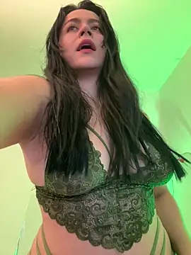 CoralineKam1 online show from March 17, 2025, 5:05 pm