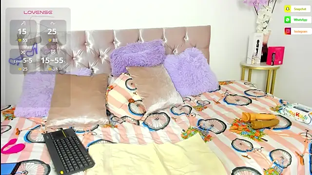 alanavega11 online show from March 23, 2026, 1:04 pm