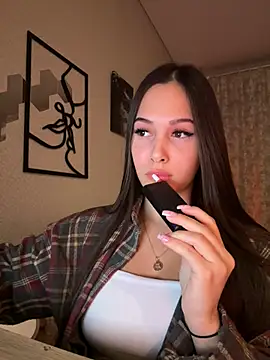 Snapshot of EricaWalls chatting on December 5, 2024, 5:17 pm EricaWalls online show from December 5, 2024, 5:17 pm