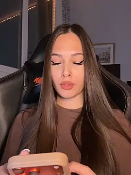 EricaWalls online show from April 19, 2026, 8:33 pm