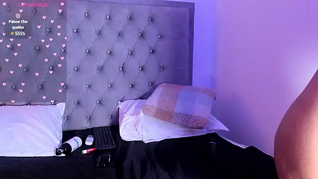 Snapshot of AriannaDavis chatting on January 25, 2025, 5:18 am AriannaDavis online show from January 25, 2025, 5:18 am