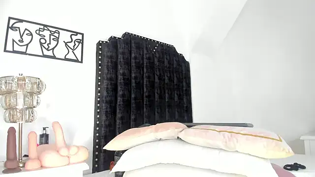 katrina moore online show from February 13, 2025, 2:31 pm