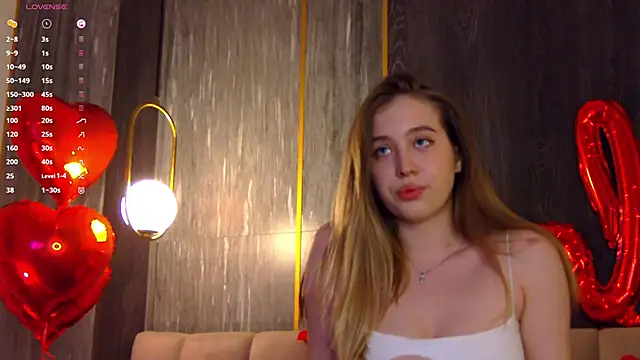 LoraineLuff online show from February 21, 2025, 2:59 pm