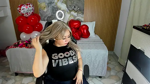 Danna topless online show from March 3, 2025, 12:05 pm