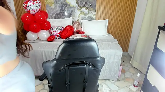 Danna topless online show from March 4, 2025, 12:01 pm