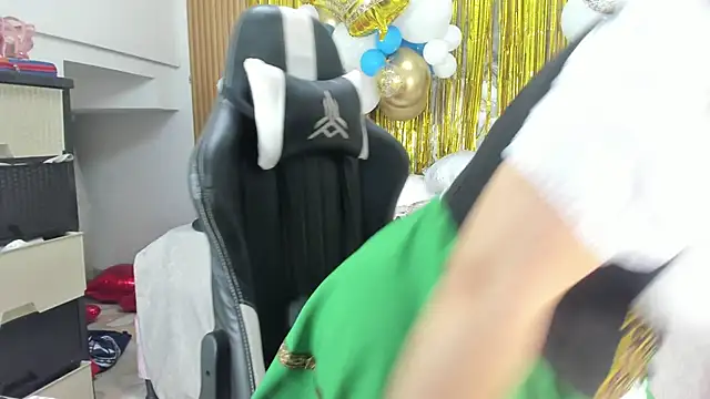 Danna topless online show from September 23, 2025, 12:08 pm