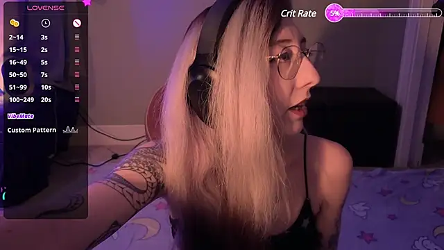 Snapshot of lovelylucyy chatting on December 23, 2024, 1:51 am lovelylucyy online show from December 23, 2024, 1:51 am