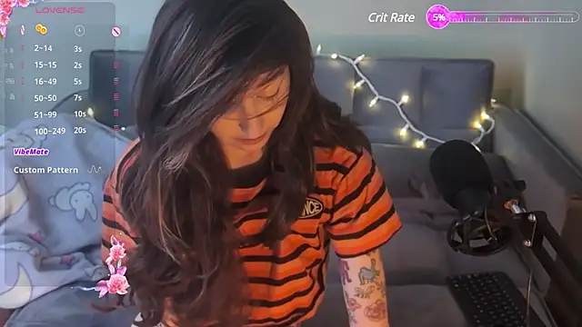 Snapshot of lovelylucyy chatting on January 24, 2025, 6:56 pm lovelylucyy online show from January 24, 2025, 6:56 pm