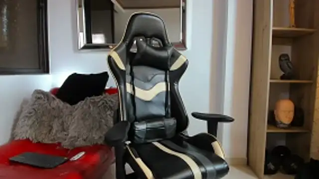 julian wallace online show from April 15, 2026, 6:37 pm