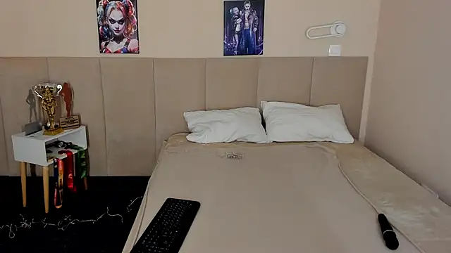 Snapshot of MuscleXXXBarbie chatting on December 19, 2025, 9:05 am MuscleXXXBarbie online show from December 19, 2025, 9:05 am