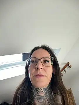 BrownieyQueen online show from February 7, 2026, 9:13 am