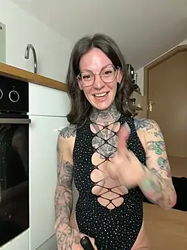 BrownieyQueen online show from March 6, 2026, 5:15 am