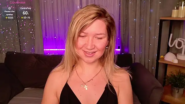 MilaBott online show from February 3, 2025, 8:24 pm